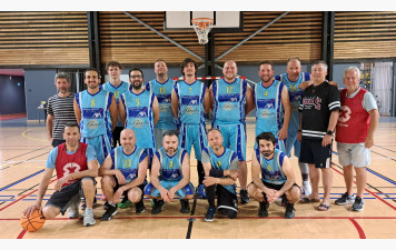 Match amical LOISIRS ce vendredi disputé avec intensité et sportivité. Le BASKET sort gagnant.